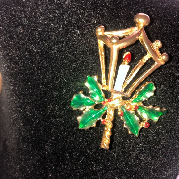 Corel Vintage Holiday Lamp Brooch . Lovely little Christmas brooch. Preloved. - Picture 3 of 5